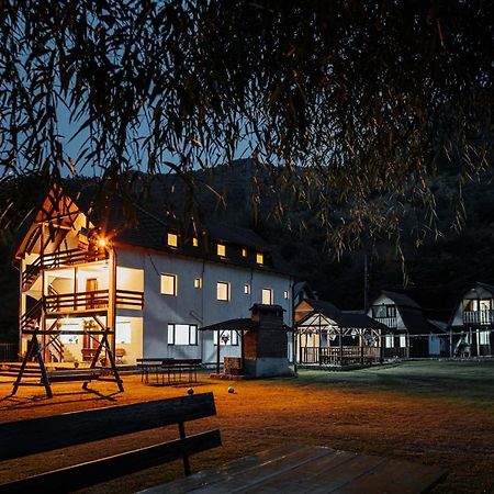 Casa Ardeleana Hotel Lotrioara ภายนอก รูปภาพ